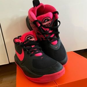 🛑SOLD🛑 Youth Nike shoe 3.5